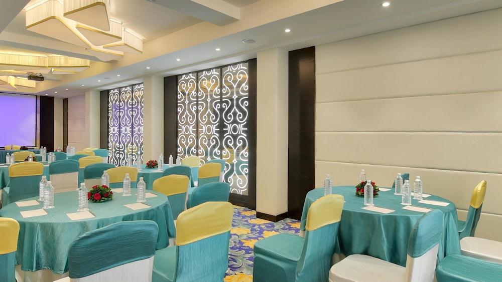 Hotel Golden Tulip Essential Dźajpur Zewnętrze zdjęcie