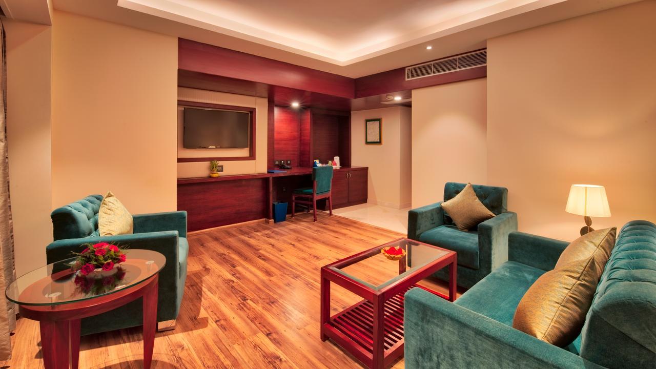 Hotel Golden Tulip Essential Dźajpur Zewnętrze zdjęcie