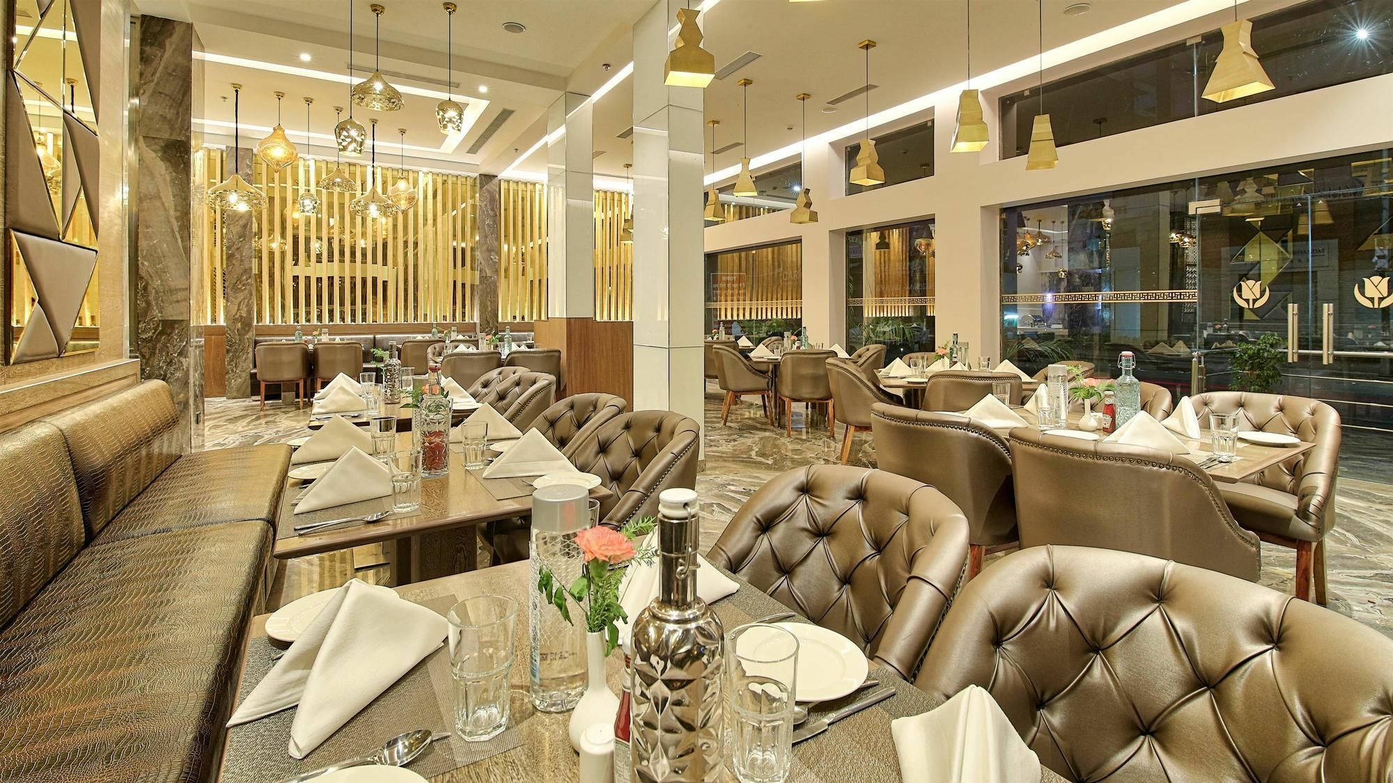 Hotel Golden Tulip Essential Dźajpur Zewnętrze zdjęcie